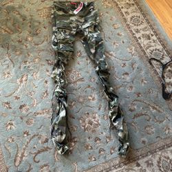 Women’s Camo Cargo Bell Bottoms Size Small $10