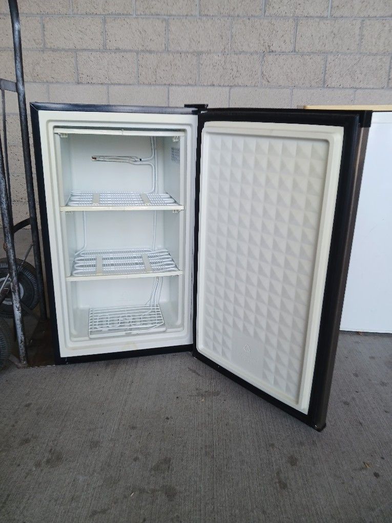 Mini Freezer Upright 