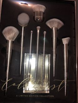 Colorjust Limited Edition brush set.