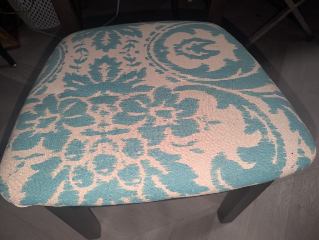 3 Chairs 