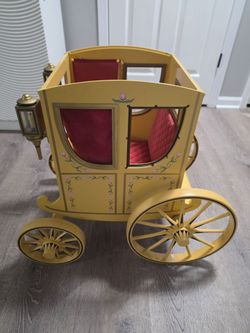 Rare American Girl Felicity's Large Gold Colonial Carriage Red Velvet Seat