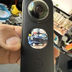 Insta360 X2 + 3 Batteries 