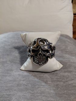 Man stainless steel 💀 very nice