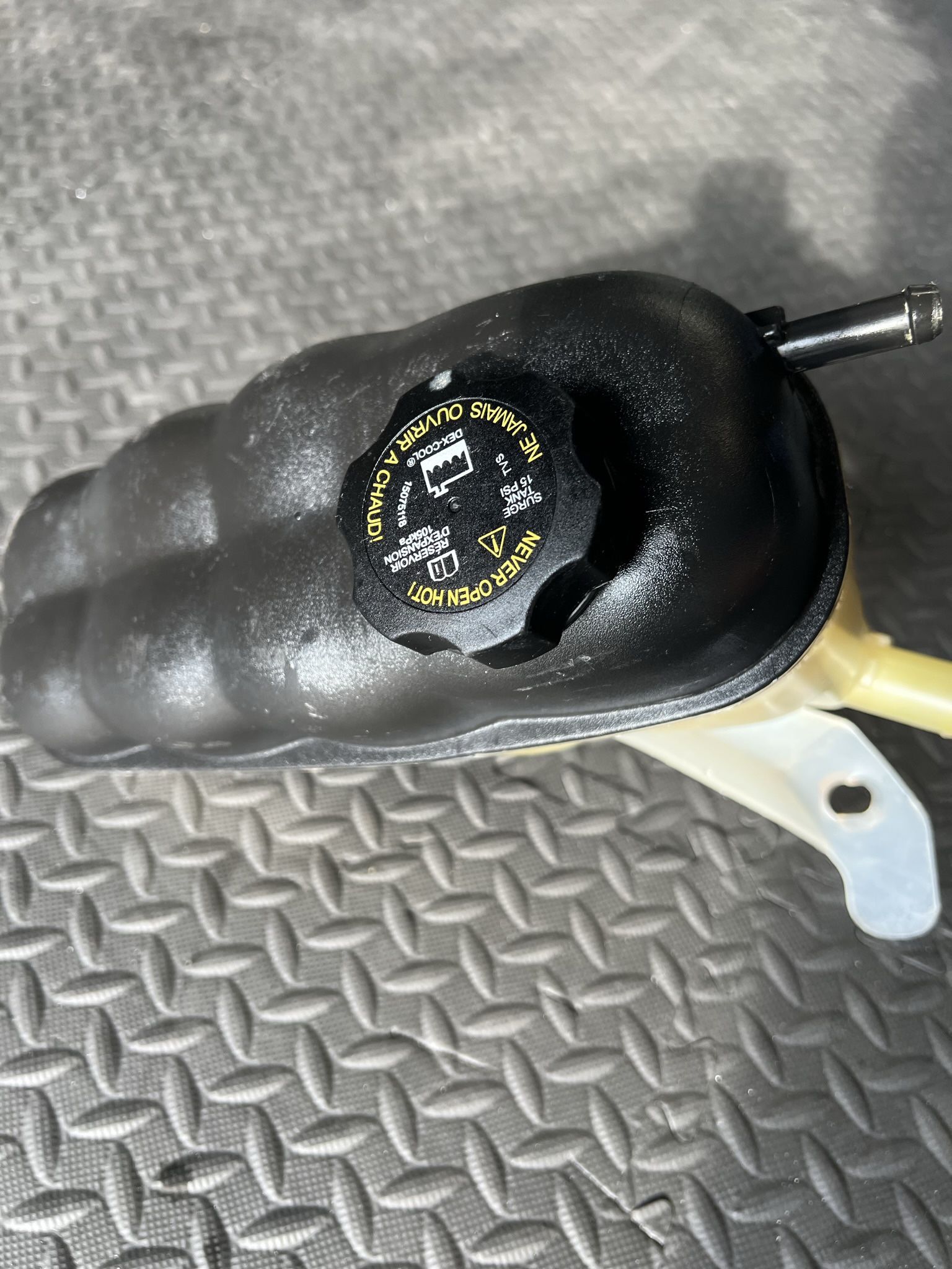 GMC Sierra Chevrolet Silverado LS 6.0 coolant reservoir, overflow 2007 to 2010