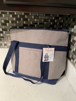 Deluxe insulated cooler bag
