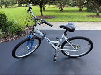Schwinn Ladies Adult Bike (21 speed grip shift) plus Kyrptonite combination U-lock