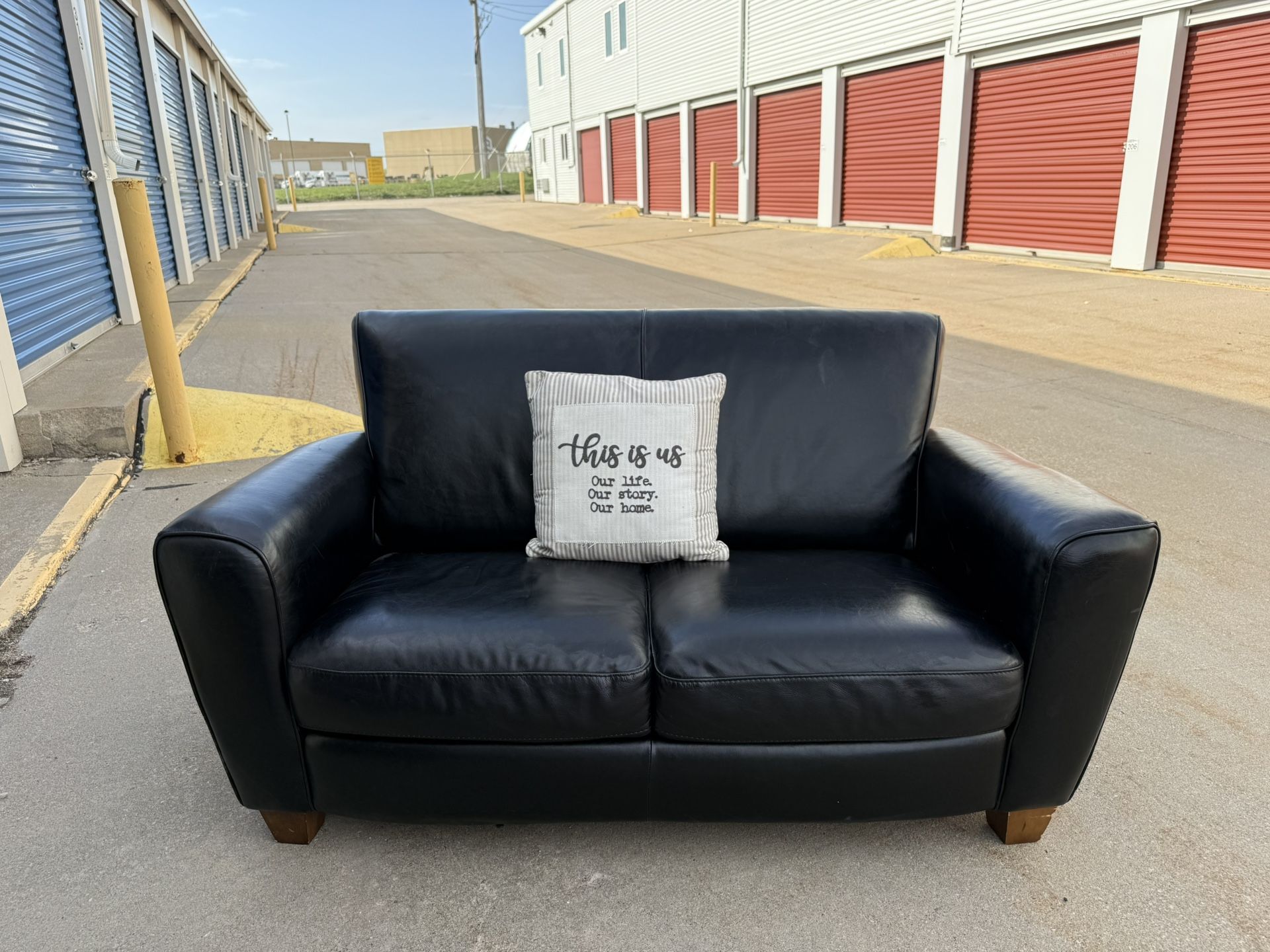 FREE DELIVERY 🚚🚛🚚 Beautiful Real Leather Natuzzi Couch