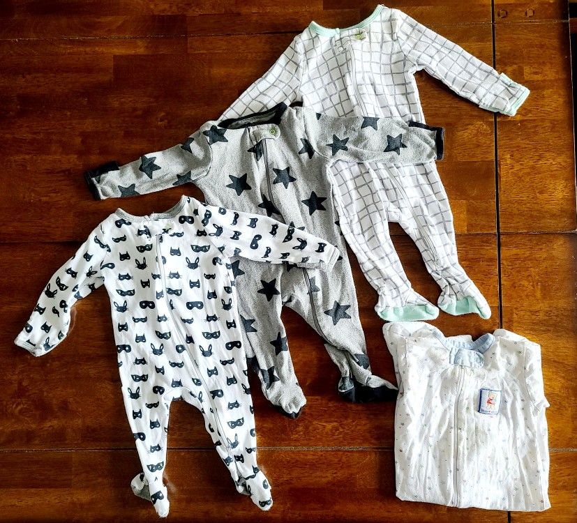4 zip up sleeper outfits. size 3-6M