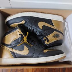 Jordan 1 “Black Metallic Gold”