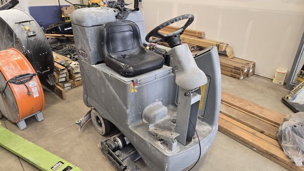 Advanced Floor Scrubber 