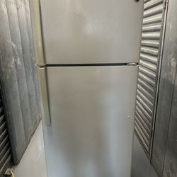 Whirlpool Refrigerator 