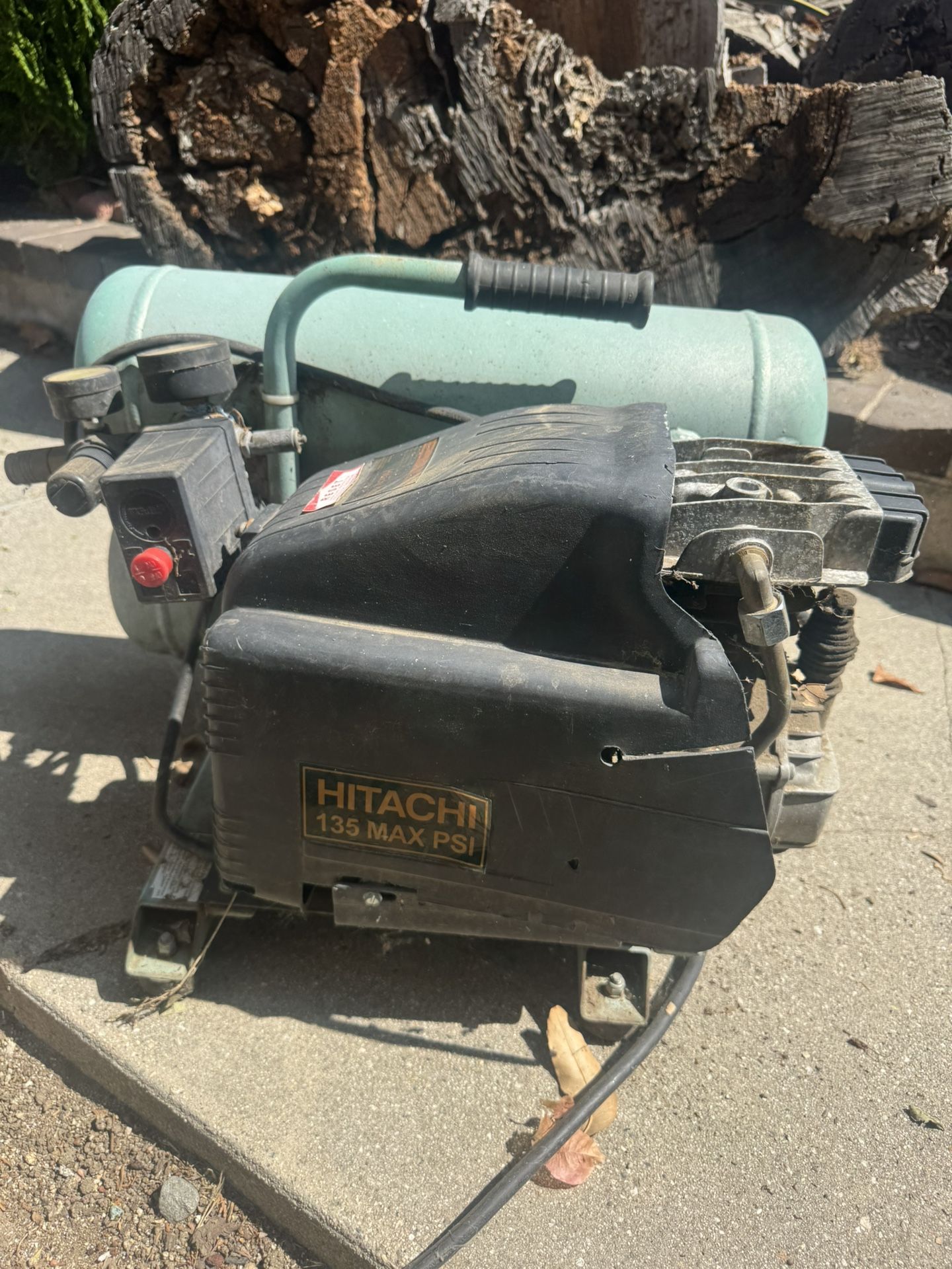 Hitachi 4 Gallon Portable Electric Twin Stack Air Compressor 135PSI Max