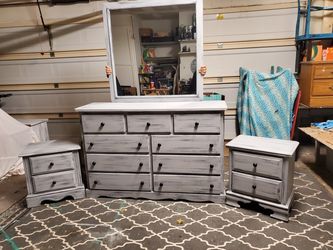 Misc dresser set ( sold separately) Please read the description!