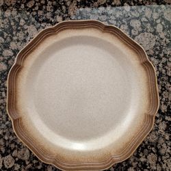 Mikasa Whole Wheat E8000 Round Serving Platter/Chop Plate 12 3/8" Excellent