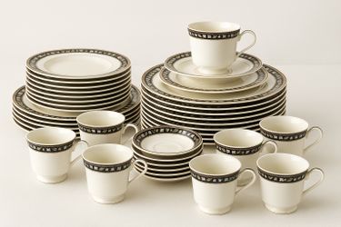 Mikasa Fine China Set – 40 Pieces – Rare “Georgian Mansion” – $495