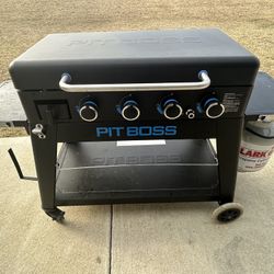 Pit Boss portable 4-burner griddle
