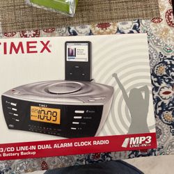 Timex MP 3/ CD Alarm Clock radio