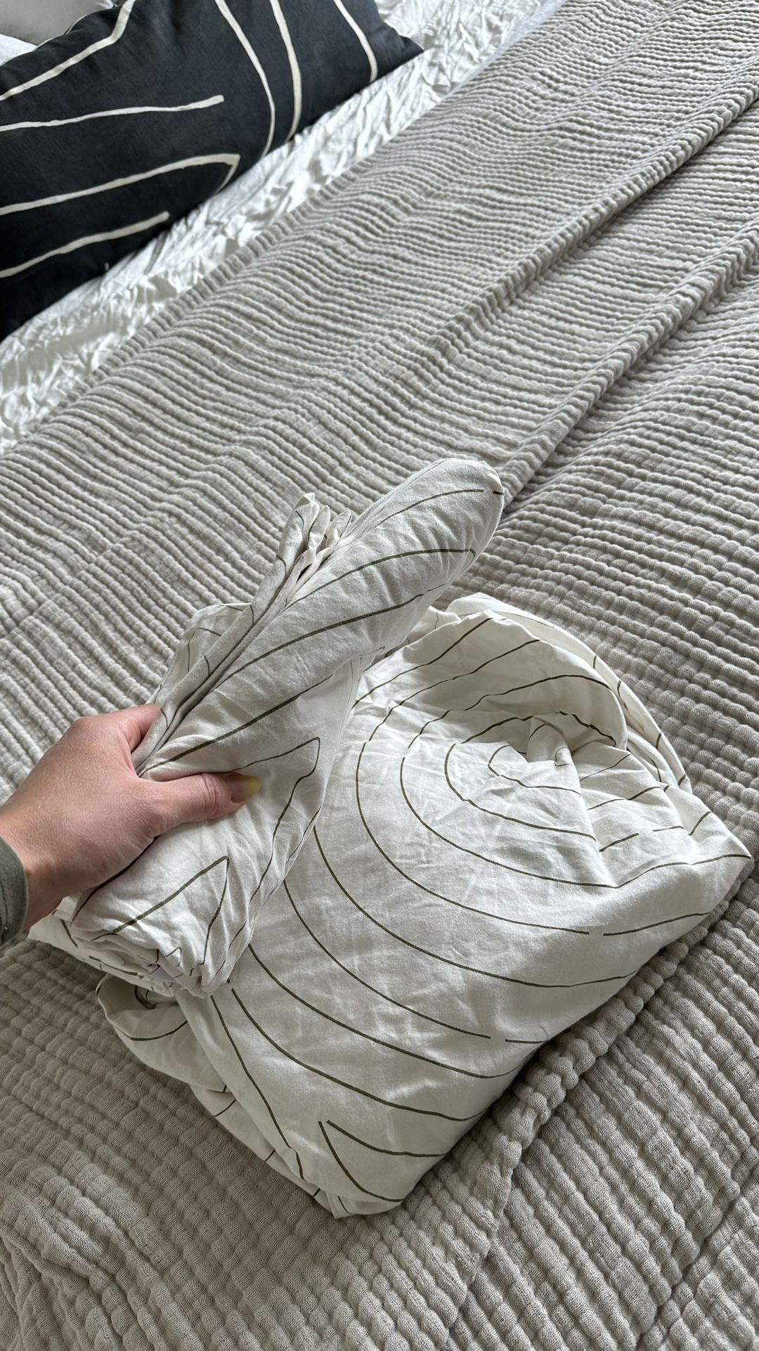 brooklinen-100-cotton-queen-sheets-sheet-set-beige-wavy-limited