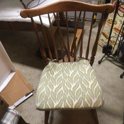 $10 Wood kitchen chair Nice good quality