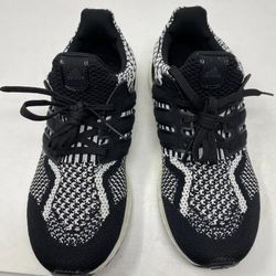 Adidas Ultraboost 5.0 DNA Women's Running Shoes Size 8 Core Black

MSRP $99.99