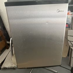 Midea mini fridge stainless 24” tall 20”deep 17” wide