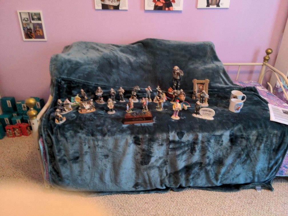 Emmett Kelly, Jr Figurines