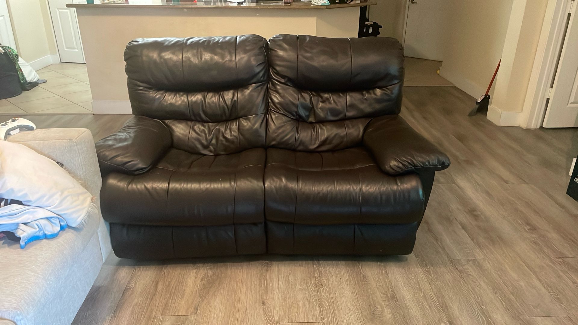 Dual Reclining Love Seat Couch