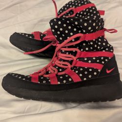 Nike Girls Fur lined Cold Weather Boots size 3.5 Y Kids