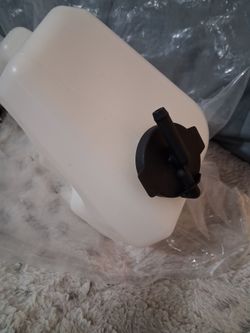 Engine coolant/reservoir assembly with cap