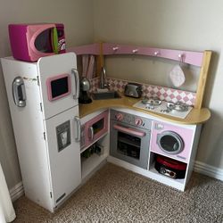 KidKraft Pink White Wooden Corner Kitchen for Sale in Peoria AZ