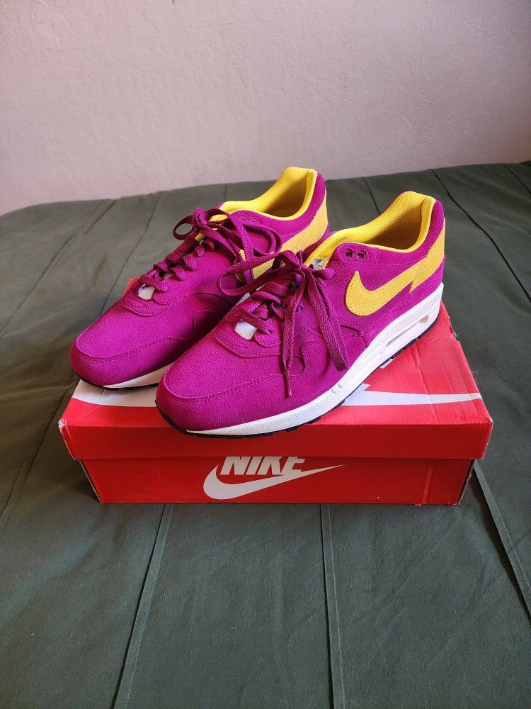 Nike Air Max 1 "Dynamic Berry"