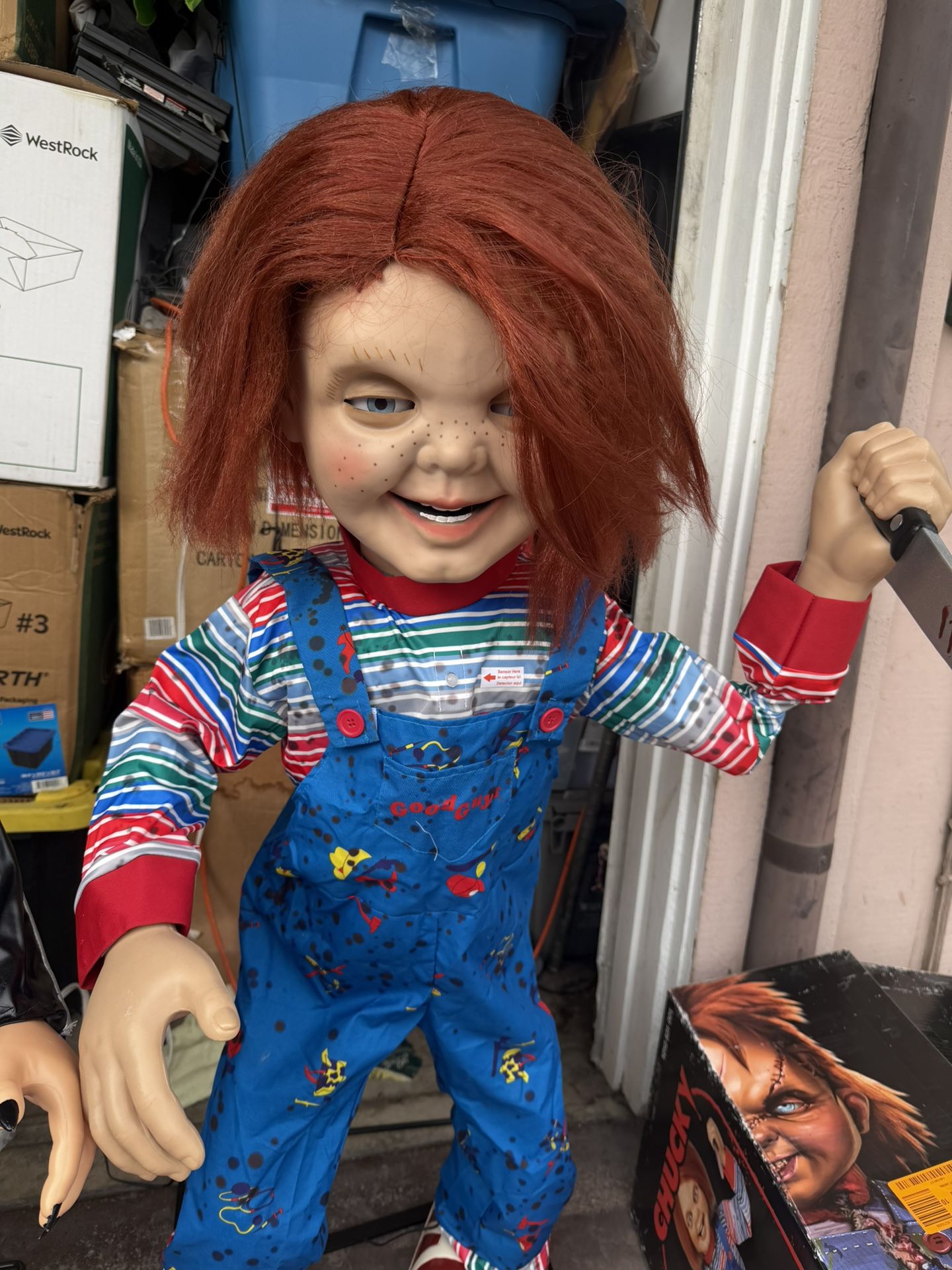 3.5 ft. Animated Chucky Doll And 3.5 ft. Animated Tiffany Valentine
