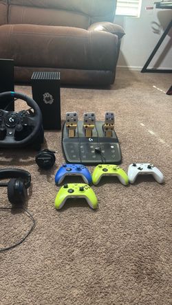 Xbox racing set headset and controllers