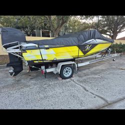 **WATER READY! 1998 Sunbird Boat, 225 Mercury Engine WITH 19.5 Trailer ! All is in Great condition !