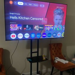 65” Hisense Smart tv (semi Ole Stand Included) $225 OBO
