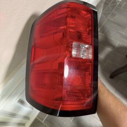 14-18 Chevy Silverado GMC Sierra Factory OEM GM Factory Driver’s Side Taillight