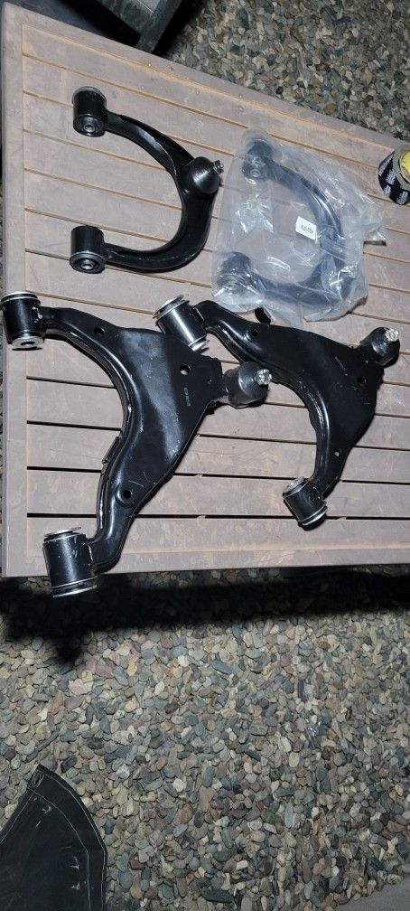 05-15 Toyota Tacoma Upper And Lower Control Armsq