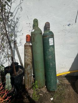 Tanque de oxígeno son 3
