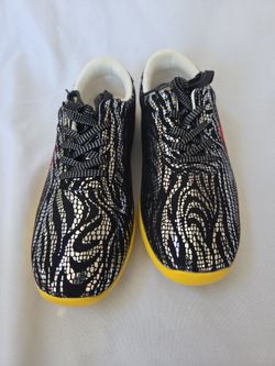 Pair new ladies walking/gym shoes