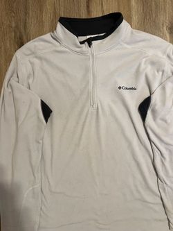 Sleek Columbia white quarter zip