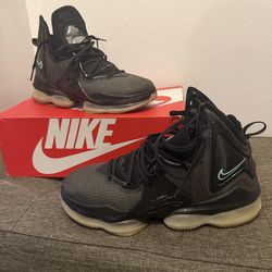 Nike LeBron 19