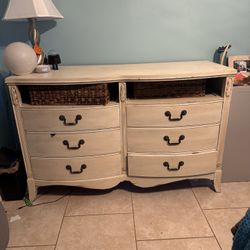 Dresser 
