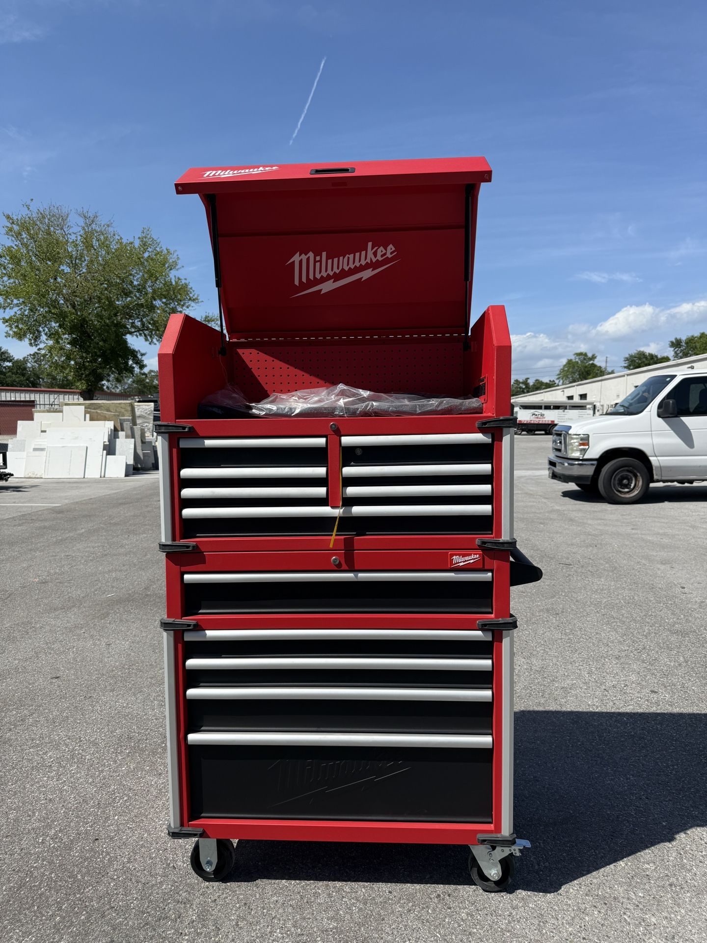 Milwaukee 36” Rolling Tool Chest 