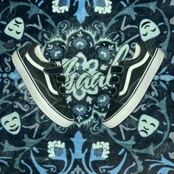 VANS OF THE WALL STRAP SNEAKERS 