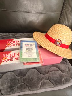 One Piece Round 1 Luffy and Tony Tony Chopper Playmat Exclusive and hat