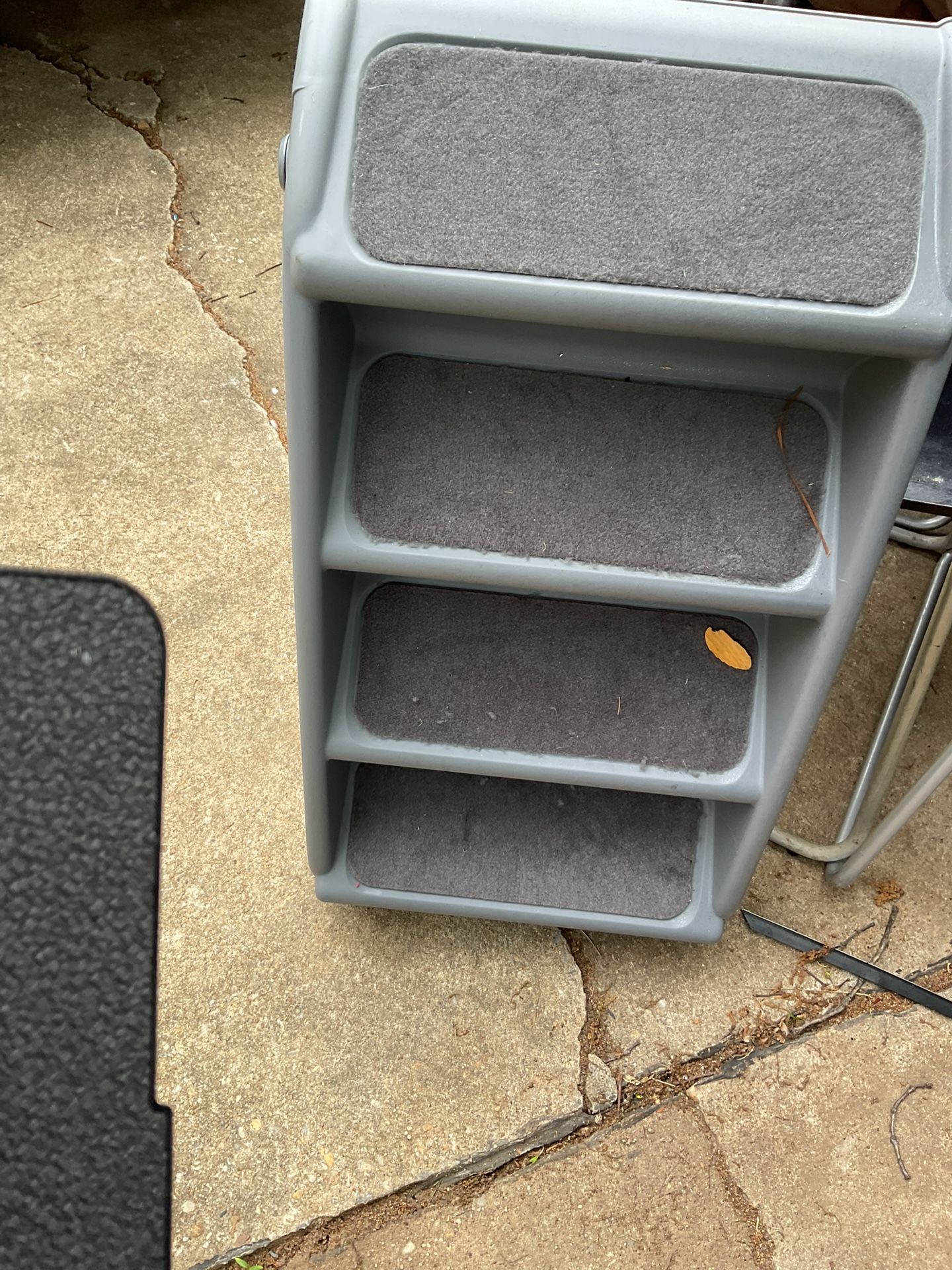 A Nice Four Steps For Your Pet, Very Strong, Needs A Little Cleaning (NO SHIPPING)