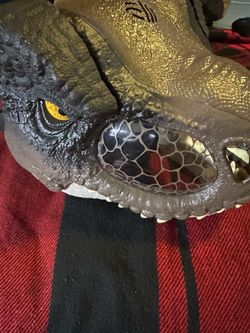 Jurassic World Dominion Tyrannosaurus Rex Chomp 'N Roar Dino T-Rex Mask (it actually roars!)