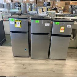 MAGIC CHEF MINI REFRIGERATOR