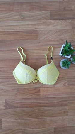 Victoria's Secret 32D push-up pigeonant Lime Bra NEW
