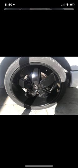 18in chrome rims.